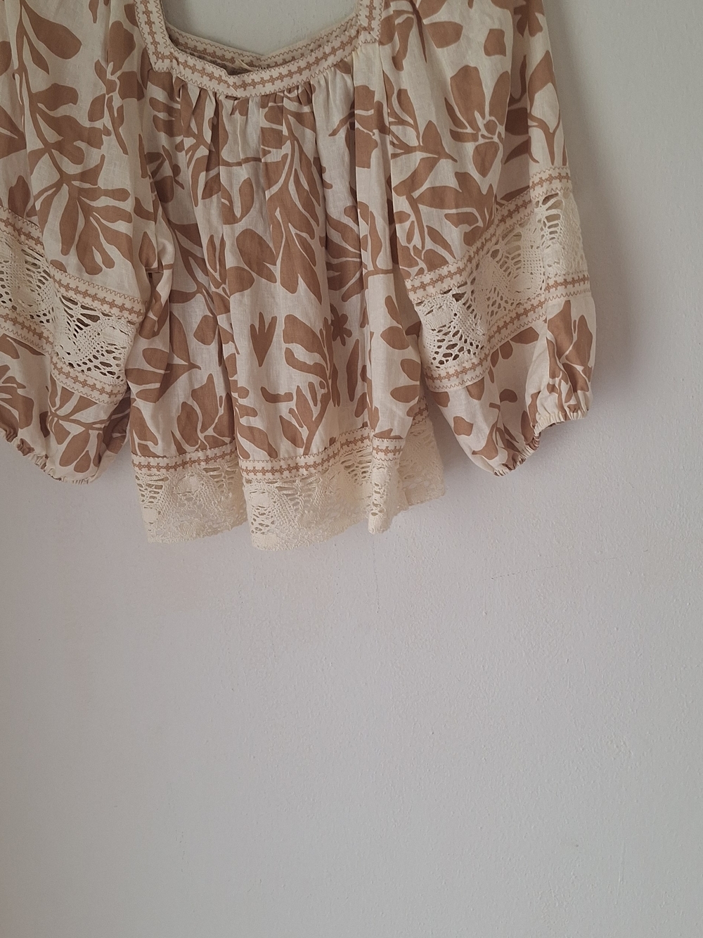 Boho Christian Siriano Cream & Beige Printed Lightweight Top Sz S  LINEN & RAYON